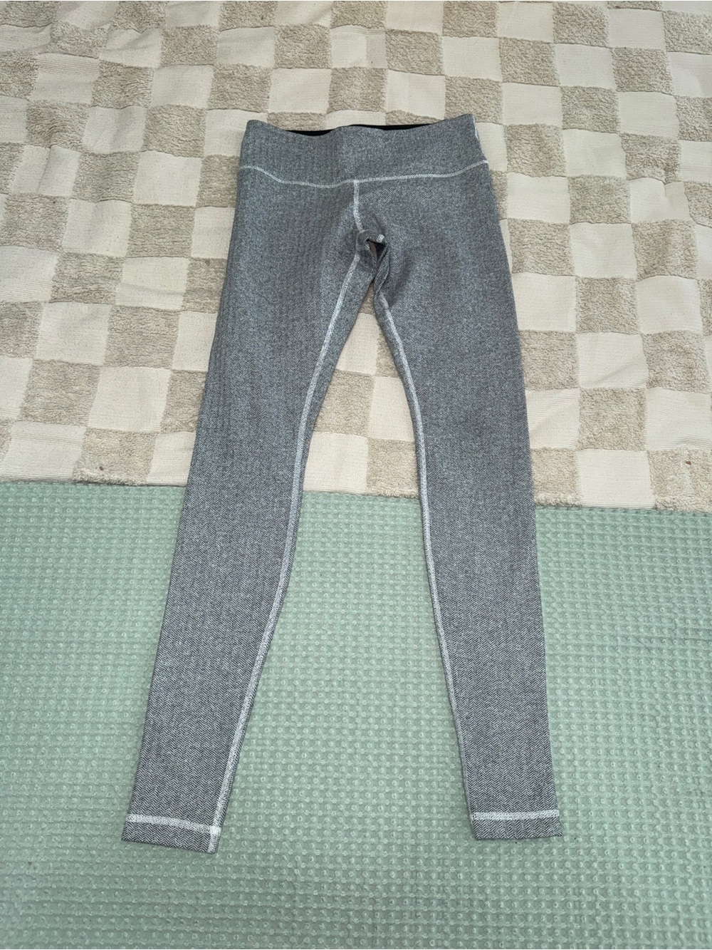 Lululemon Wunder Under leggings size 6